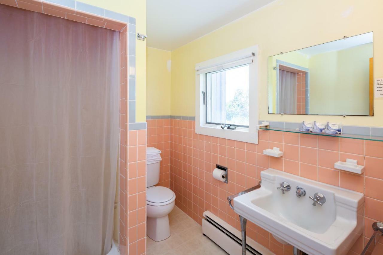 Nauset Beach Inn Orleans Bagian luar foto